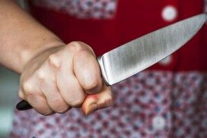 У Нововолинську дружина ледь не зарізала чоловіка