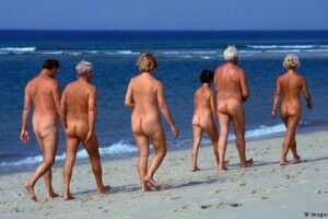 Білл Гейтс назвав людей без масок на писках «нудистами»