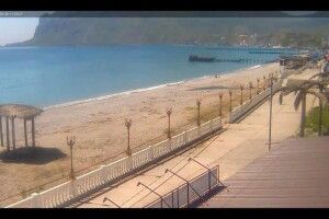 На усіх кримських пляжах нарахували 25 людей...