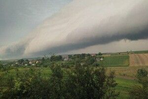 Над Рівним помітили аномальну хмару (Відео)