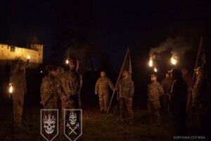 Біля стін замку Любарта воїни урочисто отримали шеврони хорунжої служби (Відео)