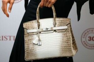 Сумку із секонд-хенду продали на аукціоні за понад $200 тис