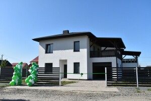 Багатодітній родині із Луцька подарували будинок в Боратині