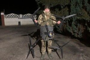 На Волині прикордонники «приземлили» дрон контрабандистів із цигарками (Фото, відео)