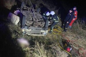 Після зіткненна авто з молодою сім’єю перекинулося: тато і двоє малюків загинули, мама з трьома дітками в лікарні (Фото)