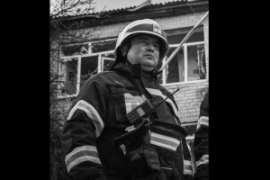 Зупинилося серце полковника ДСНС, який отримав важкі поранення під час повторного обстрілу Покровська