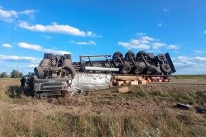 На Волині на дорозі міжнародного значення перекинулася вантажівка 