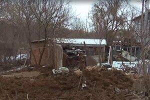 Встиг втекти з-під колес фури і загинув під тоннами гною: подробиці ДТП з вантажівкою (Відео)