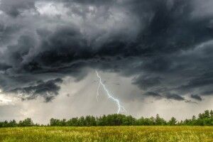 Завтра на Волині очікується гроза зі шквалистим вітром 
