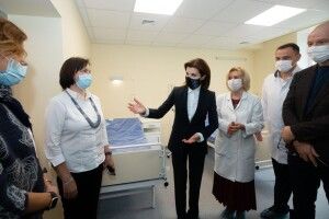 Марина Порошенко побувала в Національному інституті раку, в ремонт якого корпорація «Рошен» вклала 50 мільйонів