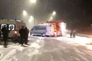 Маршрутка з пасажирами врізалася у снігоочисну автівку на Рівненщині (Фото)
