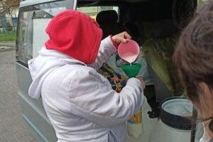 Луцькі муніципали виявили торговців молоком  у спальних районах 