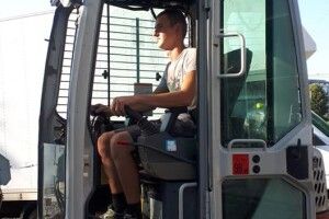 У Луцьку спецтехніка взялася нищити зелену зону