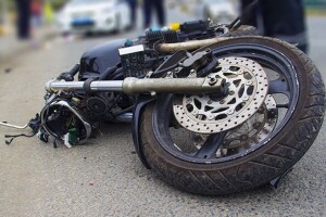 На Волині серед ночі п’яний мотоцикліст протаранив паркан