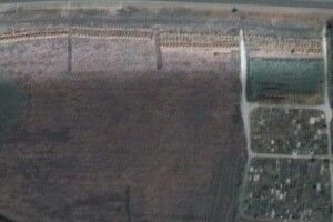 Неподалік від Маріуполя супутник зафіксував 300-метрову братську могилу  