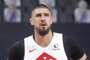 Баскетбол: найдорожчий українець не покине НБА