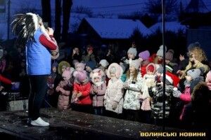 У мікрорайоні Луцька засвітили свою головну ялинку (Фото)