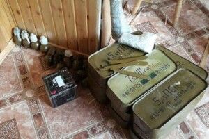 У військового прапорщика-пенсіонера знайшли великий арсенал зброї