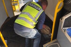 У Києві в маршрутці пенсіонерка забула сумку з мільйоном гривень і коштовностями