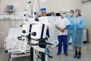 Апарати штучної вентиляції легень, передані Фондом Порошенка, почали працювати в Київській міській лікарні 