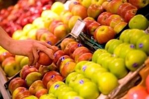 Польських яблук на прилавках не буде: Україна запровадить ембарго 