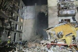 Окупанти поцілили по п'ятиповерхівці в Миколаєві: убили 6 людей