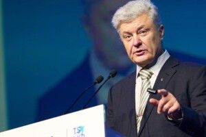 Порошенко про перспективи миру: дипломатія працює лише тоді, коли за нею стоїть сила