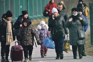 Як у «Рукавичці»:  бабуся прийняла в своїй хаті  5 родин переселенців