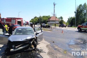 На Рівненщині на місці ДТП згоріла машина. Постраждали люди (Фото)