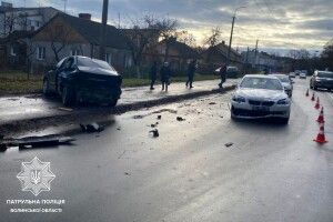 У Луцьку п'яний керманич врізався в припарковану автівку