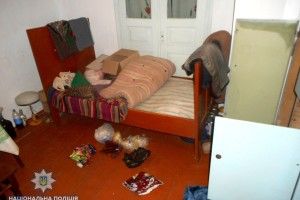 Двоє нелюдів зламали ребра 89-річній жінці, вимагаючи в неї грошей