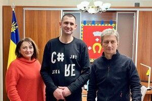 Мер Ковеля зустрівся із військовим, який сім місяців провів у полоні