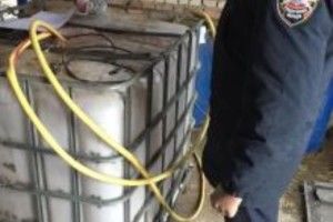 «Виготовлено десь на Волині»: податківці викрили підпільний цех з виробництва спиртних напоїв