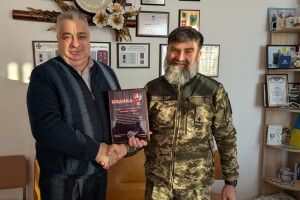 Військовослужбовці передали на Волинь подяку з фронту