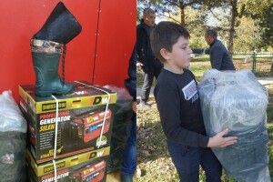 Школярі з Волині назбирали на генератори і чоботи військовим (Фото)