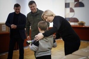 Міністерка вручила подарунки дітям, які переїхали на Рівненщину з прифронтових районів