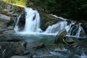Школяр загинув під час екскурсії до відомого водоспаду в Карпатах