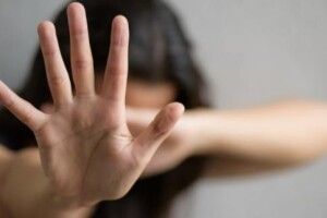 У Луцьку рятували жінку від буйного співмешканця