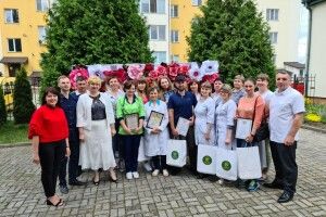 Грамоти, премії та солодкі подарунки: у селі поблизу Луцька привітали медичних працівників (Фото)