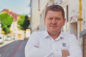 На Волині звільнили посадовця облради, який виїхав за кордон 