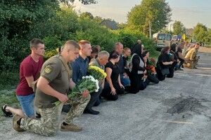 Захисника-Героя із Полісся навколішках зустрічало все село (Фото)
