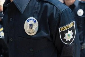 Завдяки героїзму патрульних вдалося визволити із зачиненої квартири 86-річну рівнянку, яка зламала шийку стегна