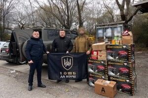 Допомога для шести підрозділів: делегація Нововолинська на чолі з мером побувала на фронті 