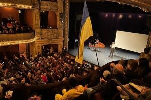 Путін ніколи не зможе зламати опір України – Порошенко звернувся до учасників маршу міжнародної солідарності «Україна. SOS» у Парижі