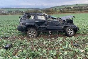 Перекинуте і потрощене авто: волинянка з дітьми потрапила в ДТП на Львівщині