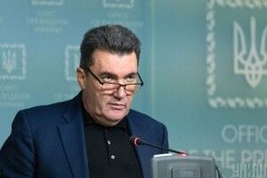 Данілов прокоментував заяву Меркель про необхідність переговорів з путіним