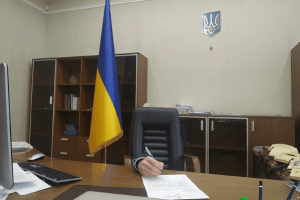 «Палата №6!»: міністр юстиції заліз під стіл на підтримку Гончарука (фото)