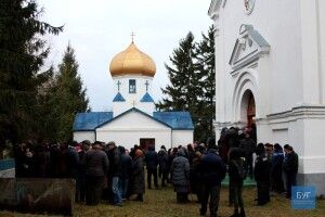 У селі на Волині відкрили опечатаний храм і провели службу 