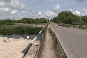 «Бізнес» на мосту: у Рівному директорка підприємства привласнила майже 2 мільйони гривень