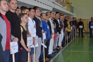 Рівненські поліцейські пішли у рукопашну проти правоохоронців Донбасу